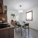 At Two Steps From The Lakeside - Larihome A29 * Gravedona