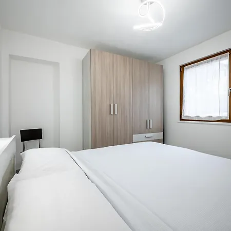 At Two Steps From The Lakeside - Larihome A29 * Gravedona