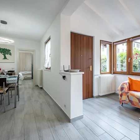 At Two Steps From The Lakeside - Larihome A29 * Gravedona