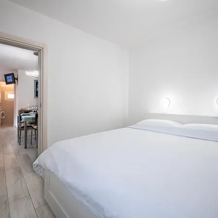 Apartment At Two Steps From The Lakeside - Larihome A29